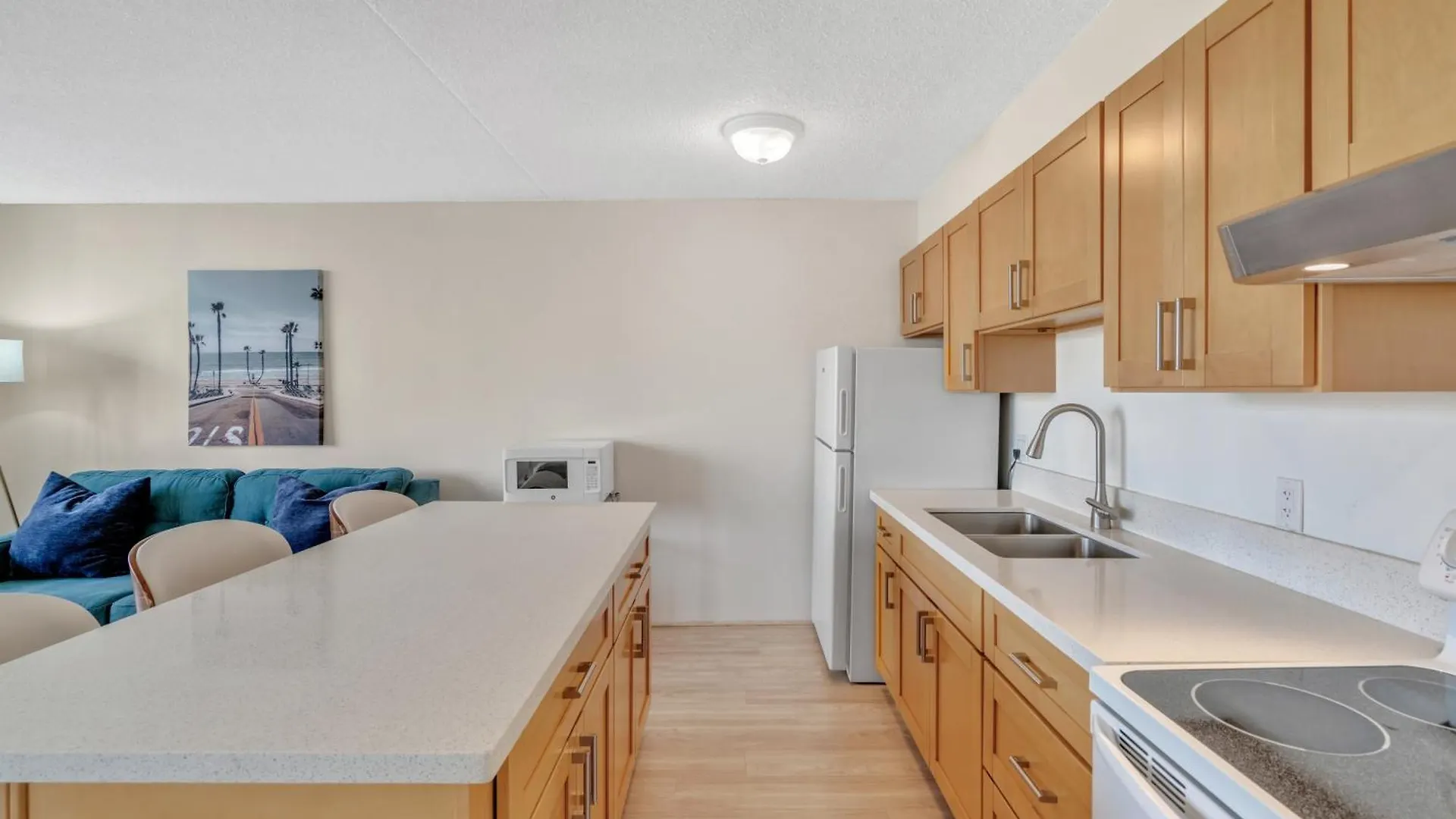 Poolside Waikiki Condo With Diamond Head Views, 1 Block From Beach Plus Free Parking Honolulu Verenigde Staten