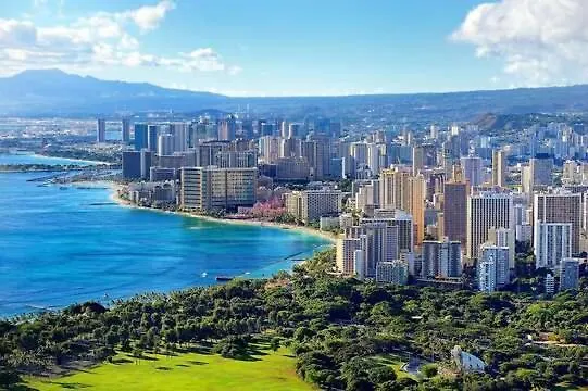 Poolside Waikiki Condo With Diamond Head Views, 1 Block From Beach Plus Free Parking Honolulu 0*,  Verenigde Staten