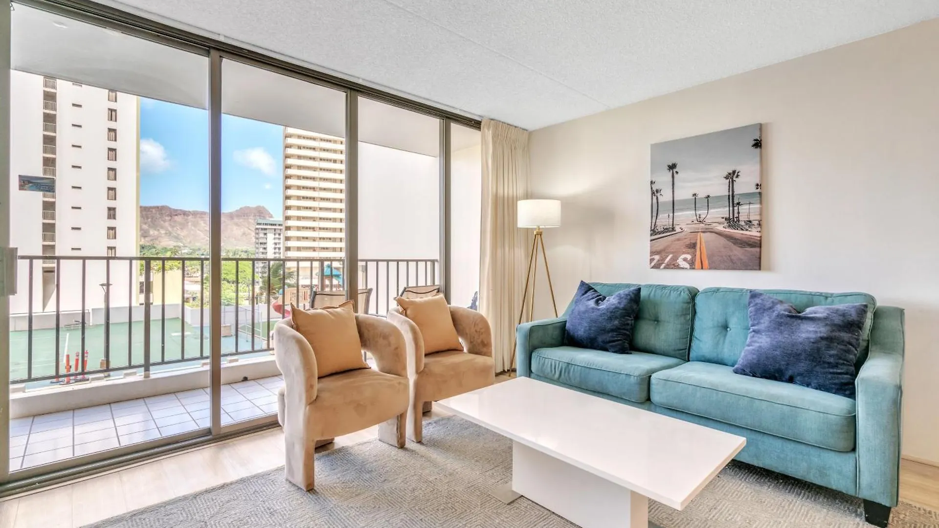 Poolside Waikiki Condo With Diamond Head Views, 1 Block From Beach Plus Free Parking Honolulu Verenigde Staten
