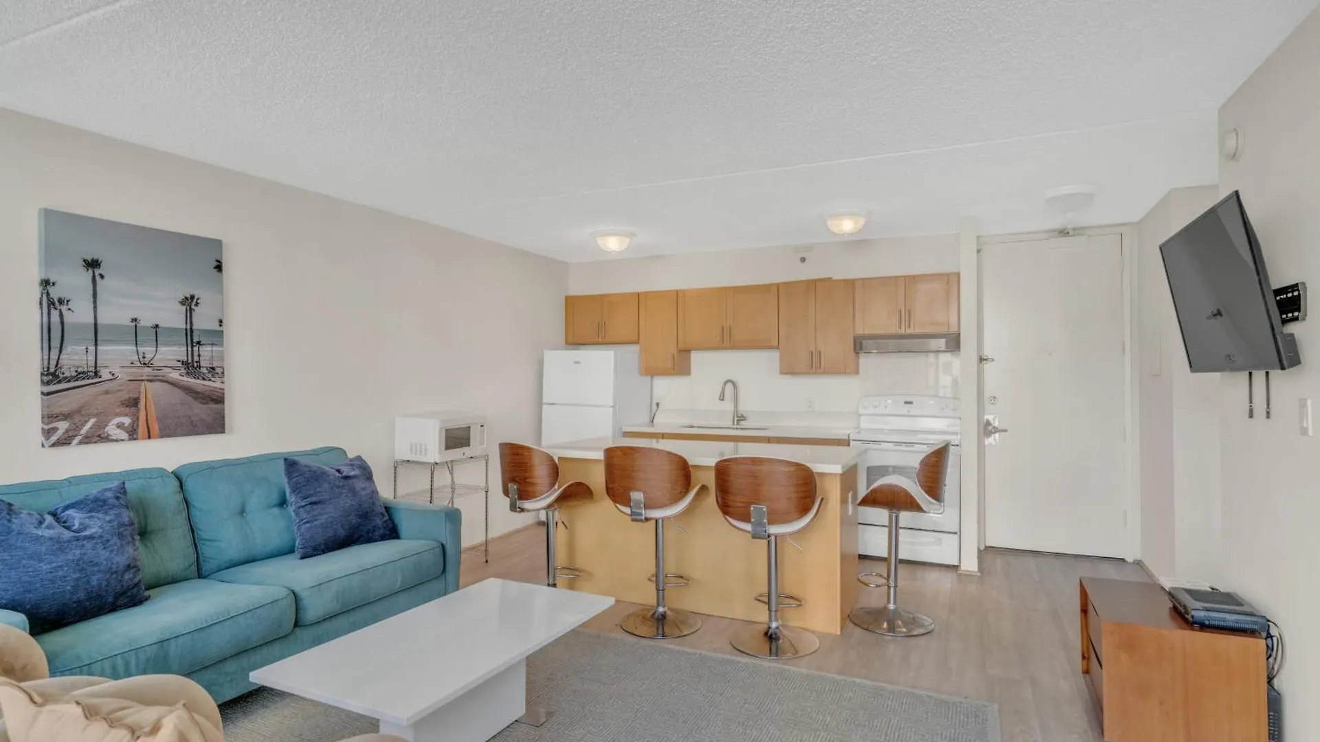 Poolside Waikiki Condo With Diamond Head Views, 1 Block From Beach Plus Free Parking Honolulu Appartement