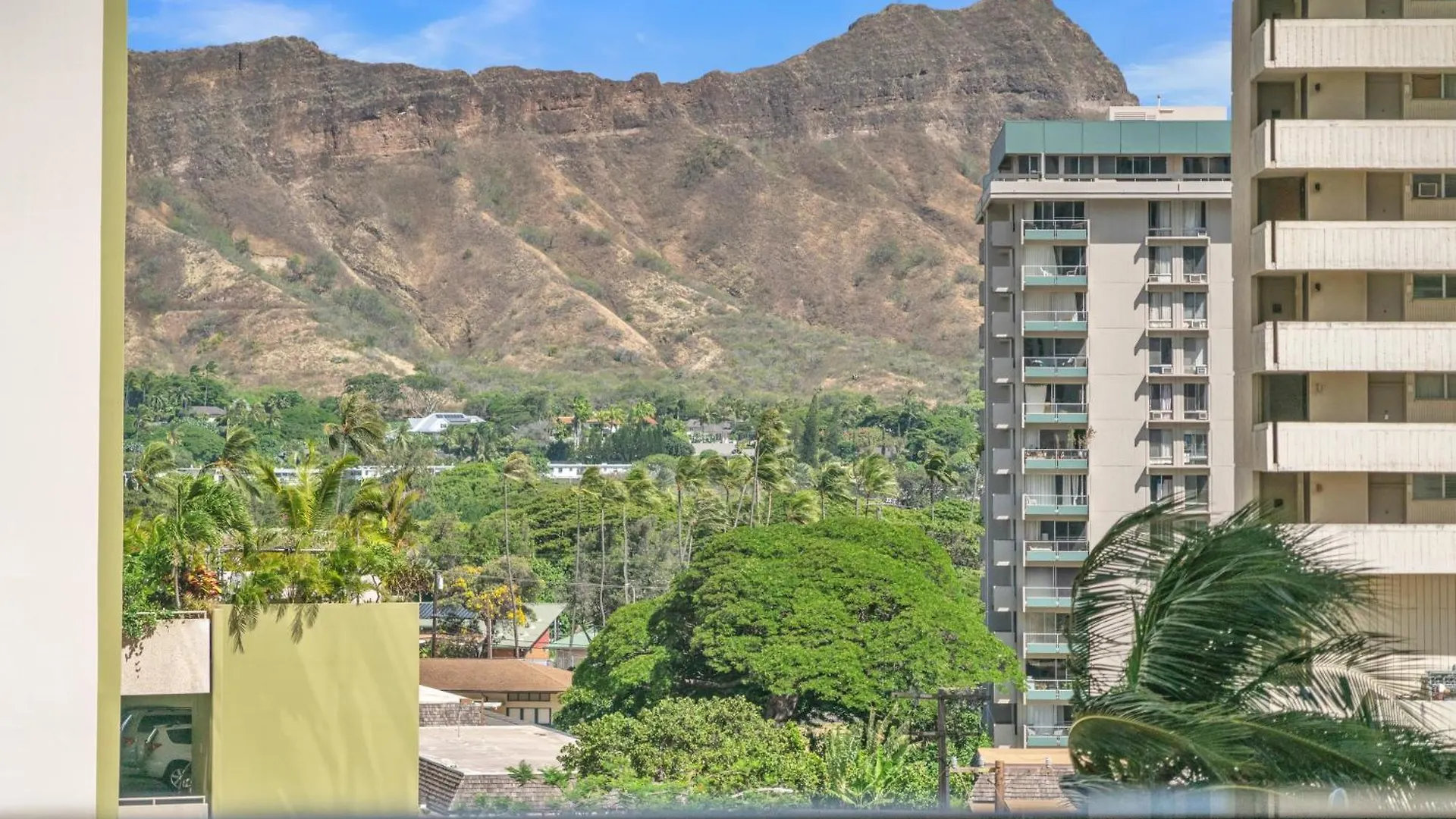 Poolside Waikiki Condo With Diamond Head Views, 1 Block From Beach Plus Free Parking Honolulu Appartement