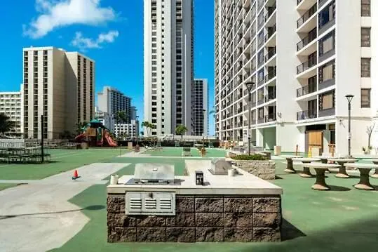 Poolside Waikiki Condo With Diamond Head Views, 1 Block From Beach Plus Free Parking Honolulu Appartement