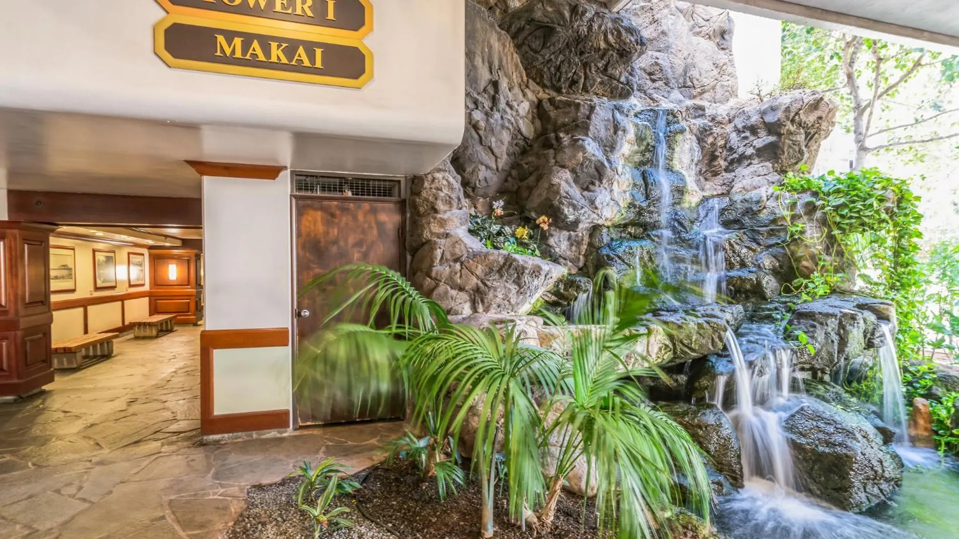 Poolside Waikiki Condo With Diamond Head Views, 1 Block From Beach Plus Free Parking Honolulu Appartement